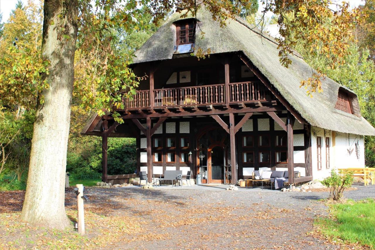 Ruhe Unter Reet-Haus Mit Sauna, Whirlpool Und Kamin Gnarrenburg Exterior photo