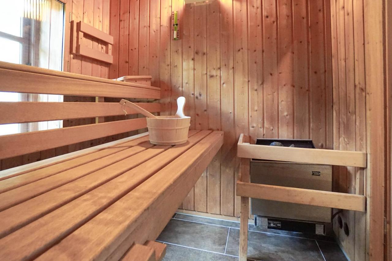 Ruhe Unter Reet-Haus Mit Sauna, Whirlpool Und Kamin Gnarrenburg Exterior photo
